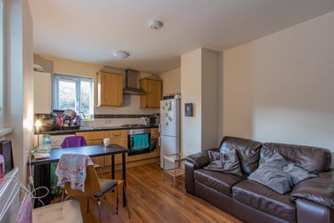 1 bed house, Richmond Crescent, City Centre, Cardiff, CF243AH - Image 1
